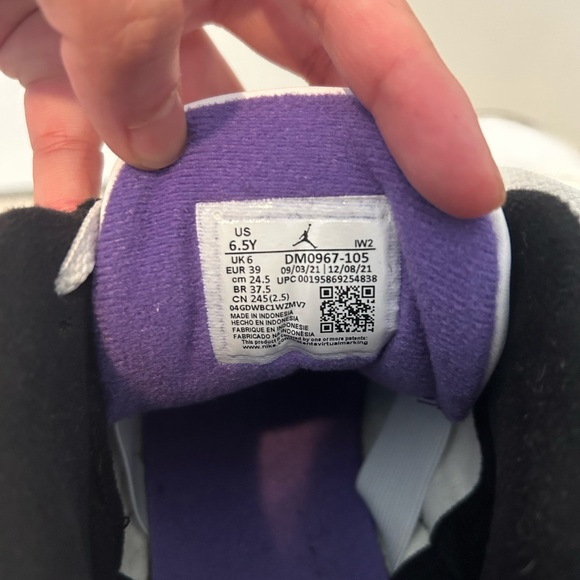 SOLD NIKE AIR JORDAN RETRO 3 Dark Iris - Picture 9 of 9